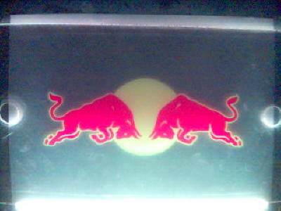 Red-Bull-Airbrush op Plexiglas