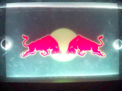 Red-Bull-Airbrush op Plexiglas
